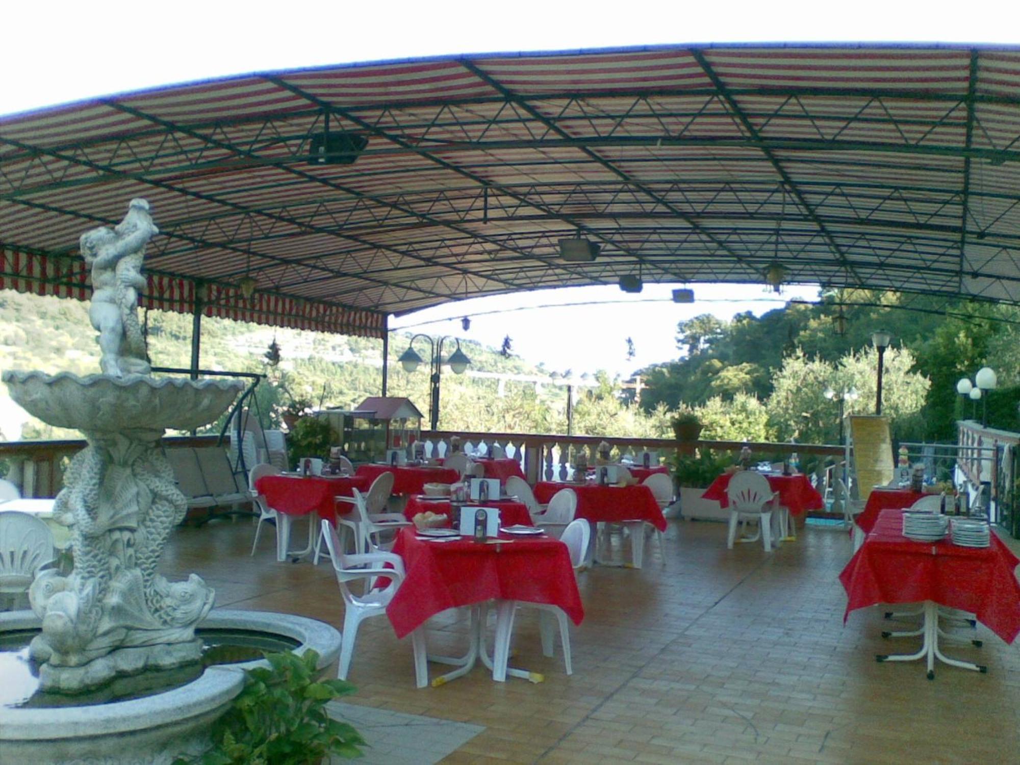 Albergo Ristorante San Matteo San Bartolomeo Al Mare Exterior foto